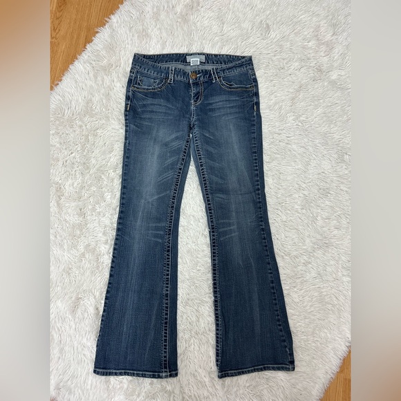 Maurices 5 Pocket Flared Jeans Size 9/10 - Picture 1 of 4